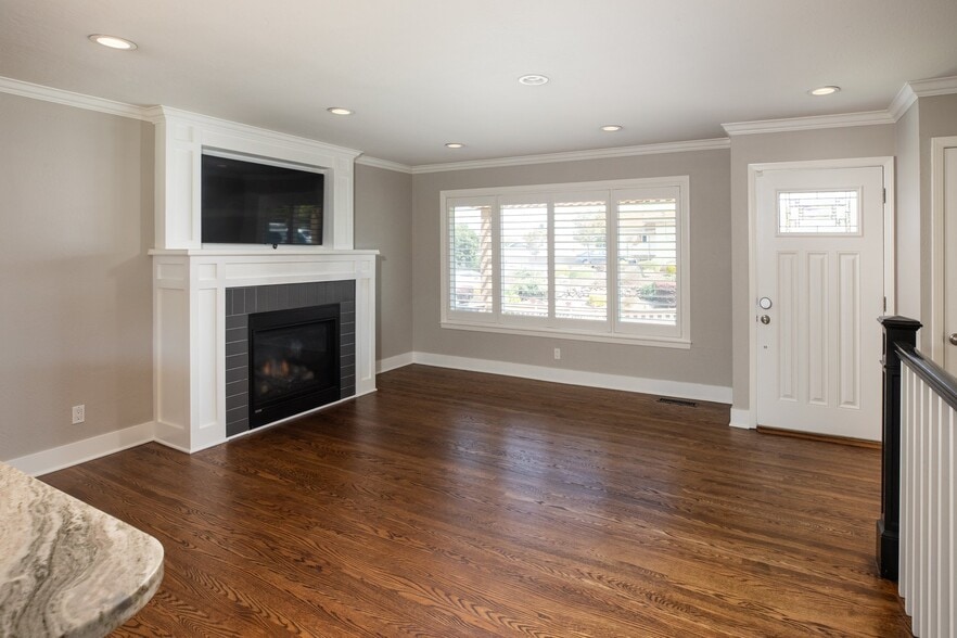 Building Photo - 3511 Hillcrest Dr