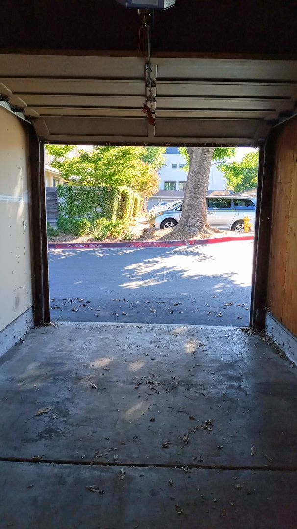 Building Photo - Refurbished Condo on 1st Floor With Laundry, Patio, Garage; Next to Pool!