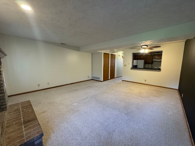 Building Photo - 2 bed 2 bath area Townhouse near Southpointe