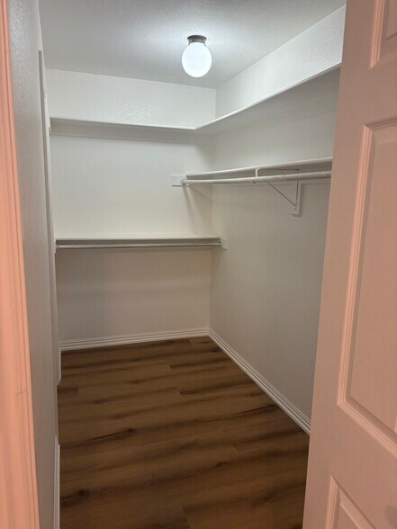 Building Photo - 6918 S Countrywoods Cir