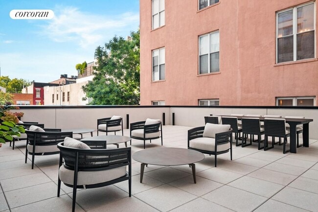 Building Photo - 126 Sandford St