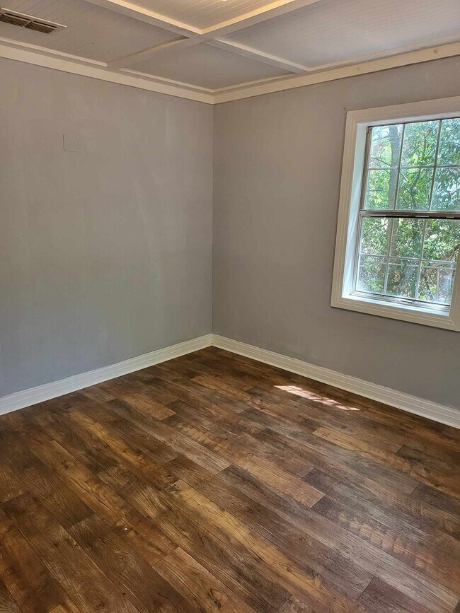 Building Photo - 943 S Micheaux St