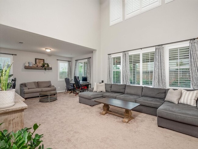 Building Photo - Newly Built 5 Bedroom Home Near Clovis East