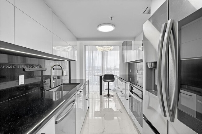 Building Photo - 210 174th St