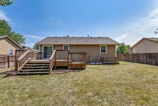 Building Photo - Well maintained 3 bedroom, 3 bath home clo...