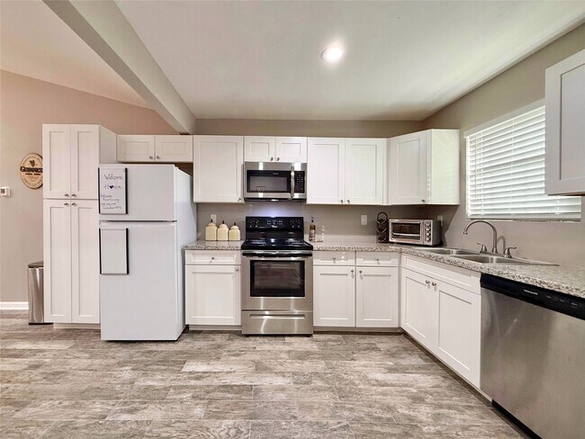 Building Photo - 3487 Balboa Cir
