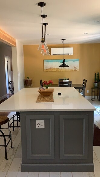 Building Photo - 1261 NE Dempsey Dr