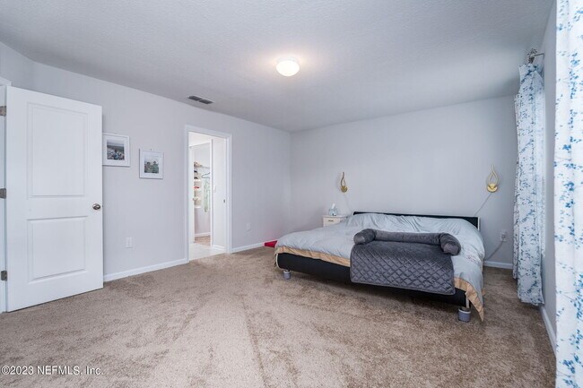 Building Photo - 581 Meadow Ridge Dr