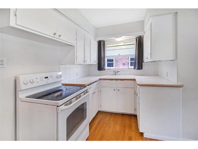 Building Photo - 3829 Ewing Ave S