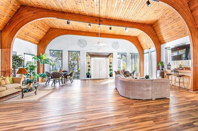 Building Photo - 11485 Oakhurst Rd