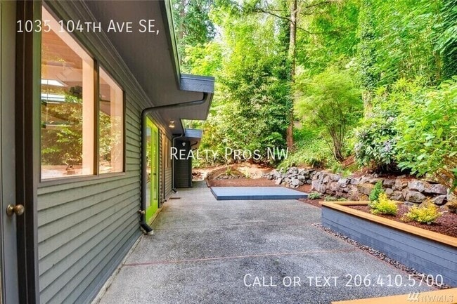 Building Photo - 1035 104th Ave SE