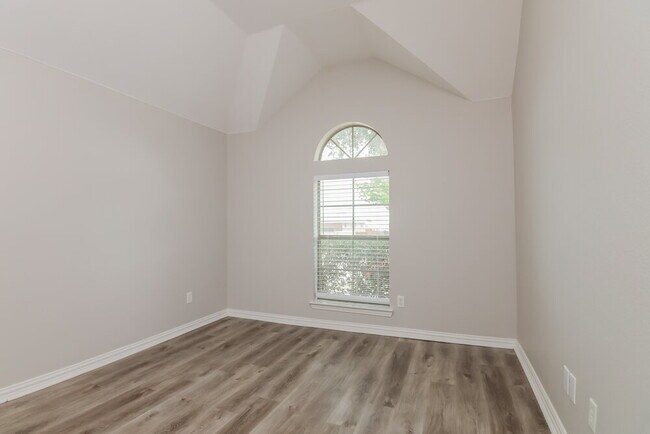 Building Photo - 1301 Maverick Ln