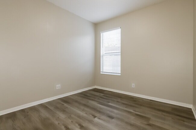 Building Photo - 8549 Deer Chase Dr