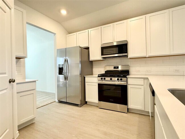 Building Photo - 113 Imola St