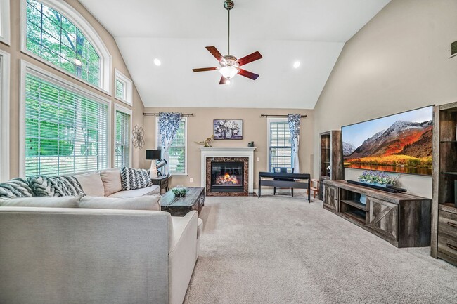 Building Photo - 4 Bedroom 4 Bath culdesac home in the Hart...