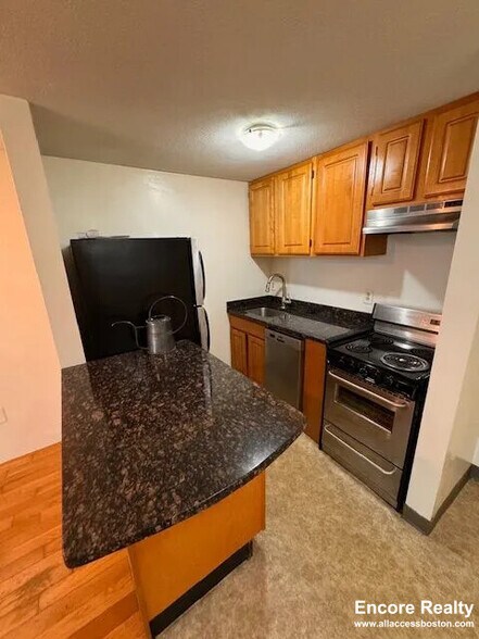 Building Photo - 385 Dorchester St