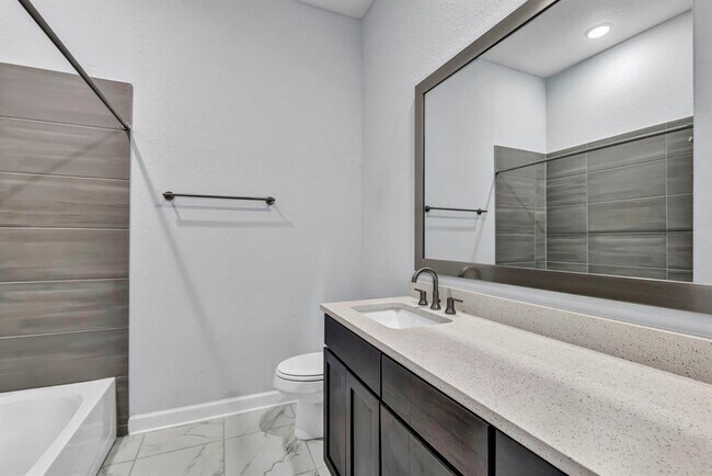 Building Photo - 252 Sabino Dr