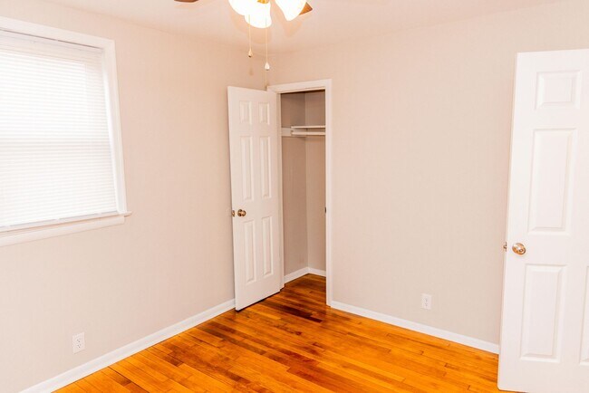 Building Photo - ONE MONTH FREE-Sign by 2/28/2026: Walk to Carytown & the Fan