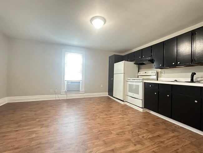 Building Photo - 339 5th St