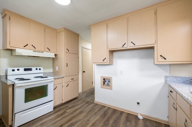 Building Photo - S0282-MF2