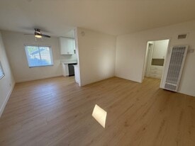 Building Photo - 459 Orange