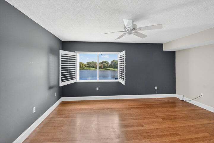 Building Photo - 5842 Crystal Shores Dr