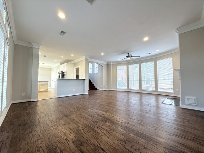 Building Photo - 1963 Peden St