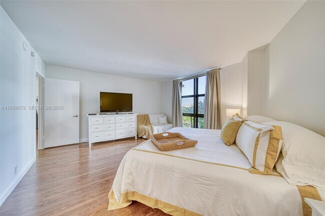 Building Photo - 1111 Crandon Blvd