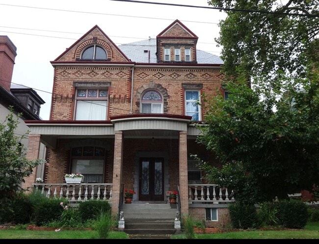 Building Photo - 140 S Fairmount St