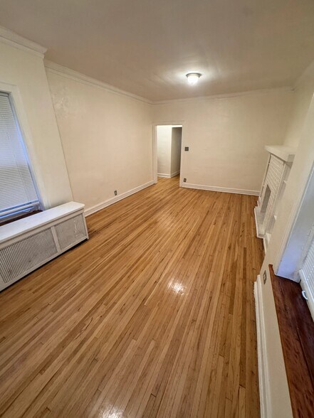 Building Photo - 8046 S Langley Ave