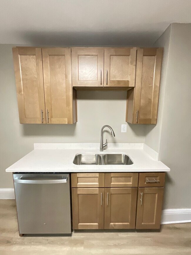 Building Photo - 601 Woodland Ave