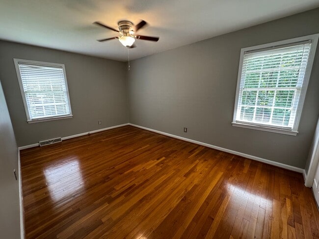 Building Photo - Beautiful 4/3 House with Bonus Room in Wes...