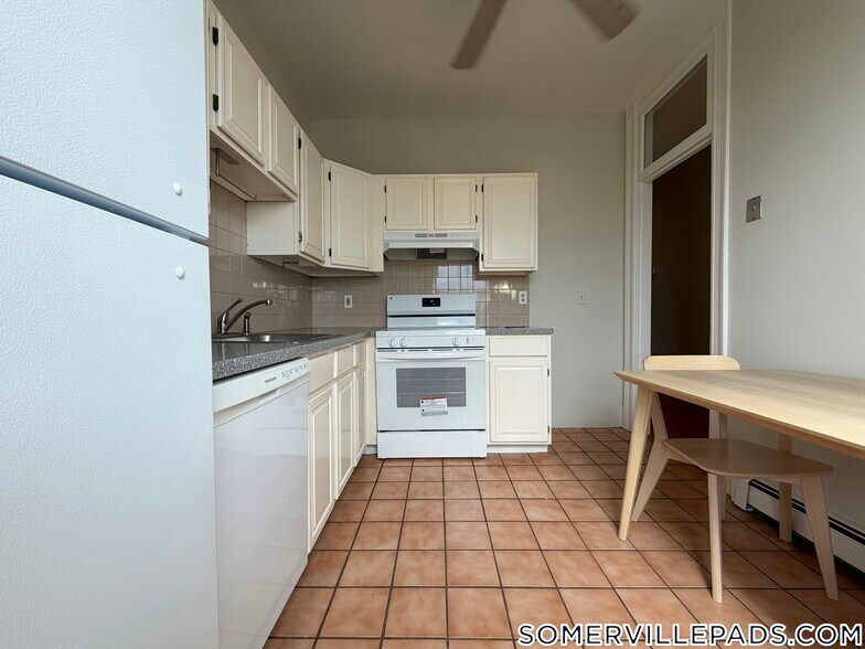 Building Photo - 367 Somerville Ave