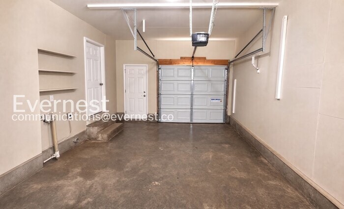 Building Photo - 3901 NW Kenwood Dr
