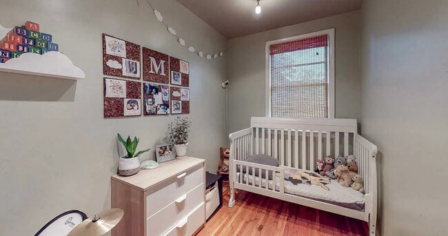 Building Photo - Available early Jan! 3bd/2bth w/fenced yard