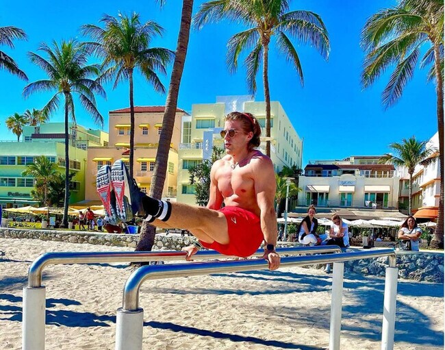 Building Photo - 825 Jimmy Buffett Mem Hwy