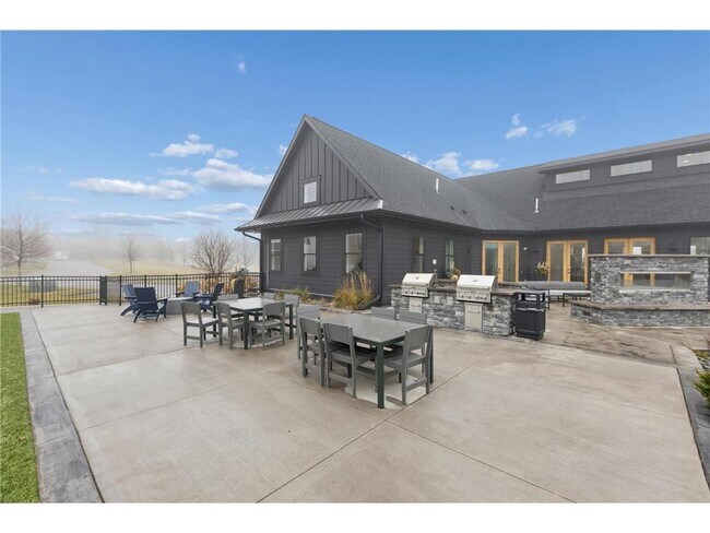 Building Photo - 8689 Deerwood Ln N