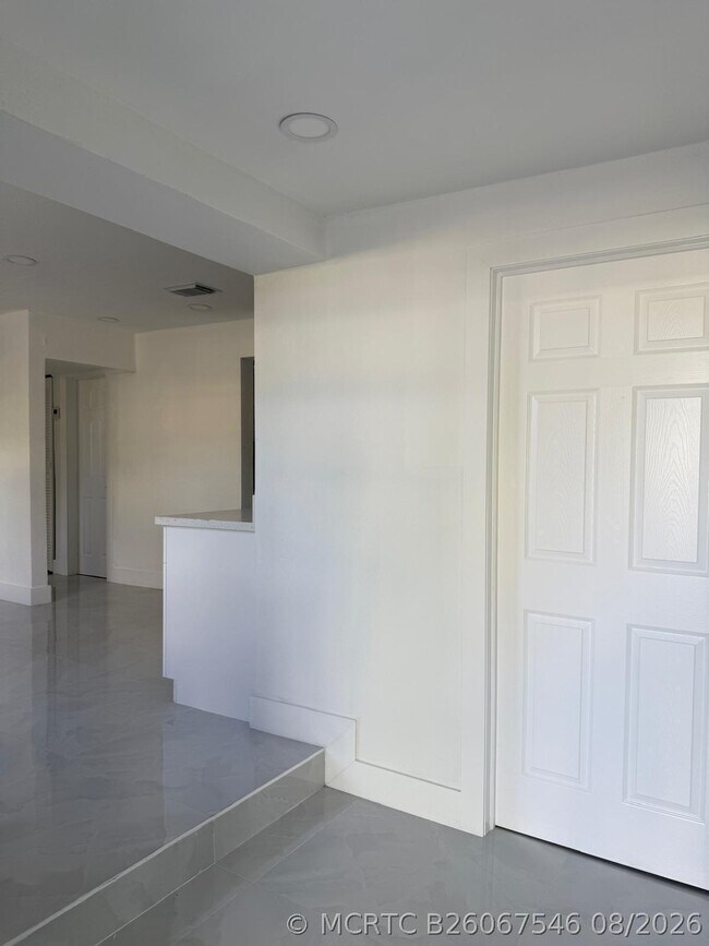 Building Photo - 4400 SW 36th St