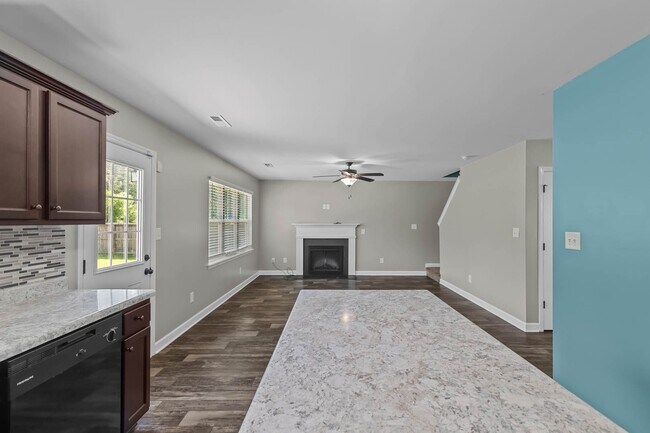 Building Photo - 3 Bed | 2.5 Bath | ~1,536 Sq Ft | Available for Rent