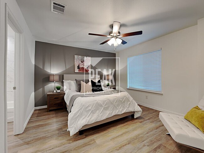 Building Photo - Spooky Move-In Special - Sign a lease by 1...