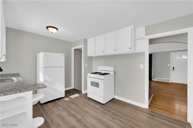 Building Photo - 25730 Shoreview Ave