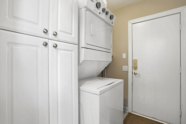 Building Photo - Stunning Home in Desirable Lochmere Community - SHORT TERM LEASE OPTIONS AVAILABLE