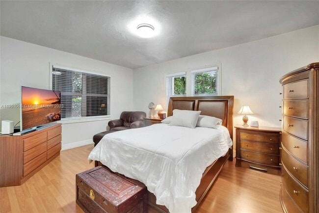 Building Photo - 435 SW 33rd Ave