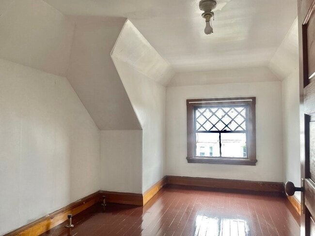 Building Photo - 47 Pleasant St