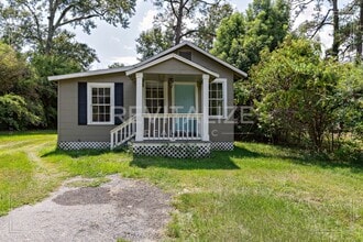 Building Photo - Renovated & Low-Maintenance 2-Bed Home