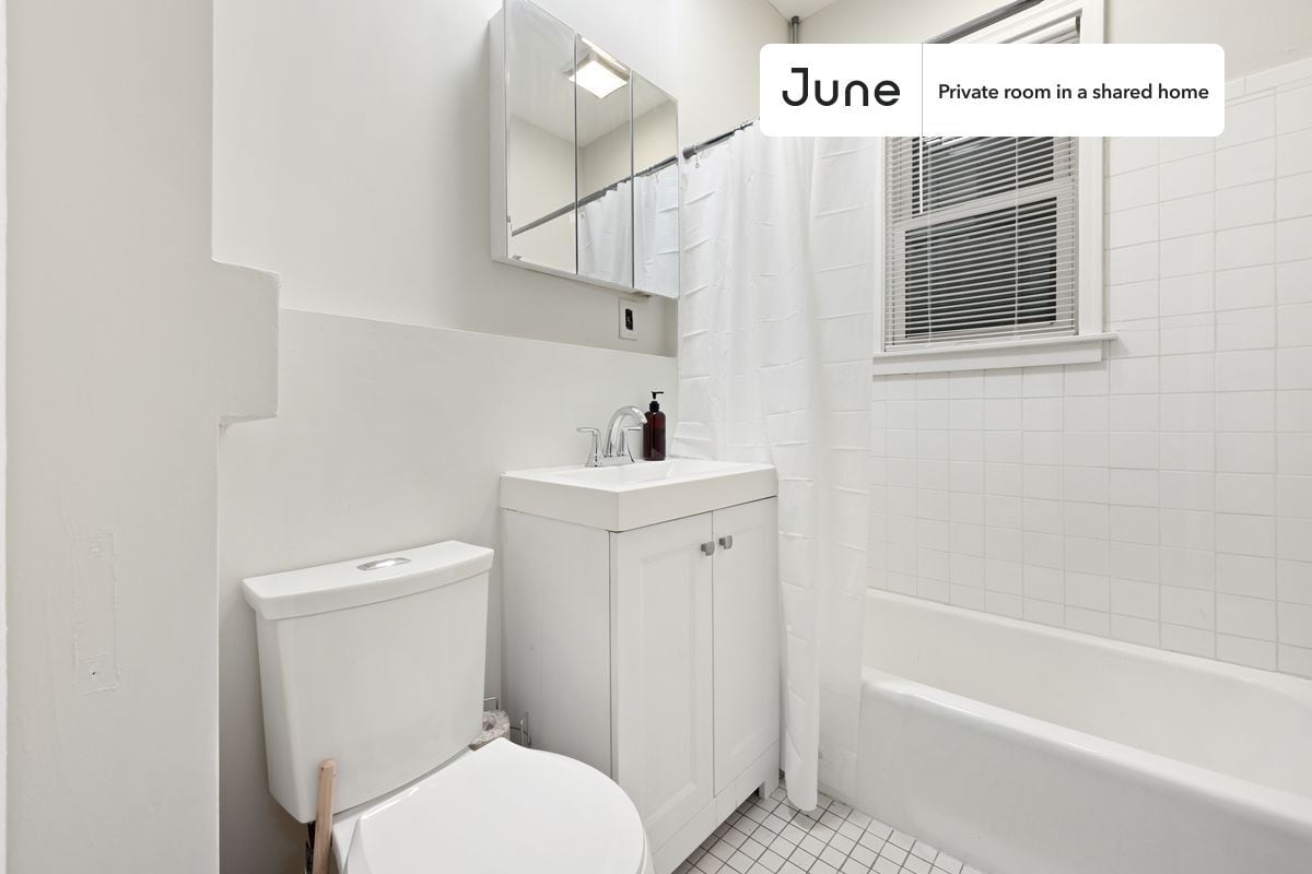 Building Photo - Room in Shared 4 bed/1 bath home in Roxbury
