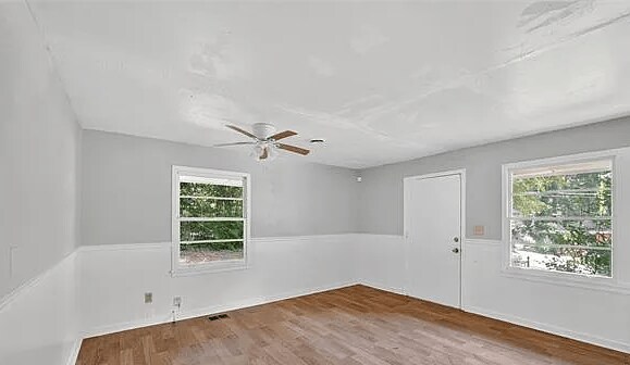 Building Photo - 704 Valleyview Dr