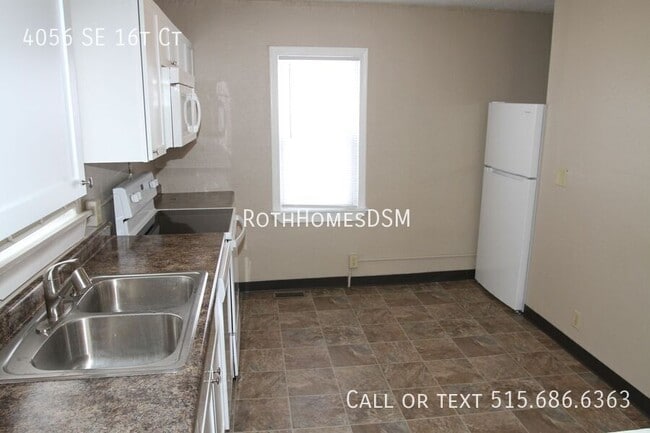 Building Photo - 4056 SE 16th Ct