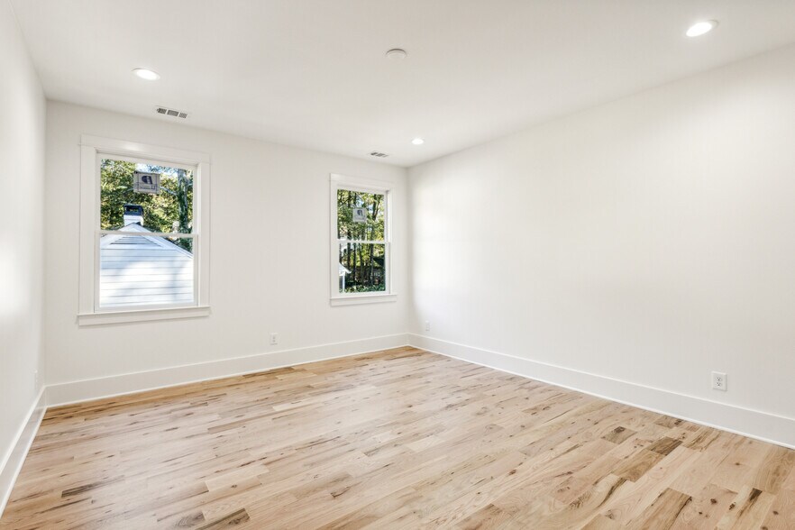 Building Photo - 2611 Charlesgate Ave