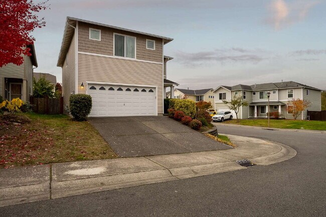 Building Photo - ** NO SHOWINGS, WE ALREADY HAVE AN APPLICA...